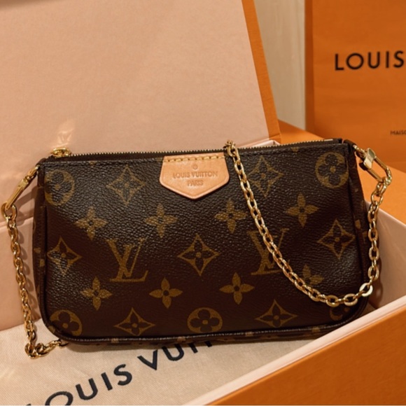 Louis Vuitton Handbags - 💯% Authentic Louis Vuitton Pochette✨